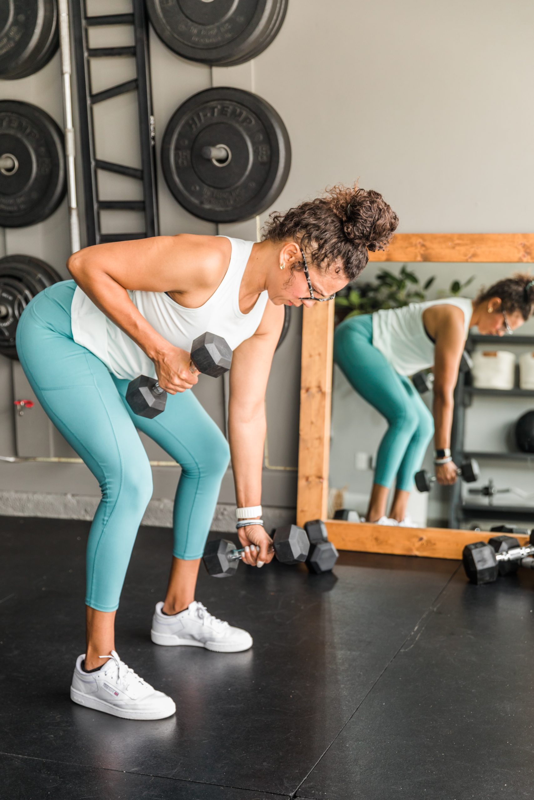 Doris is in front of a mirror performing rows.